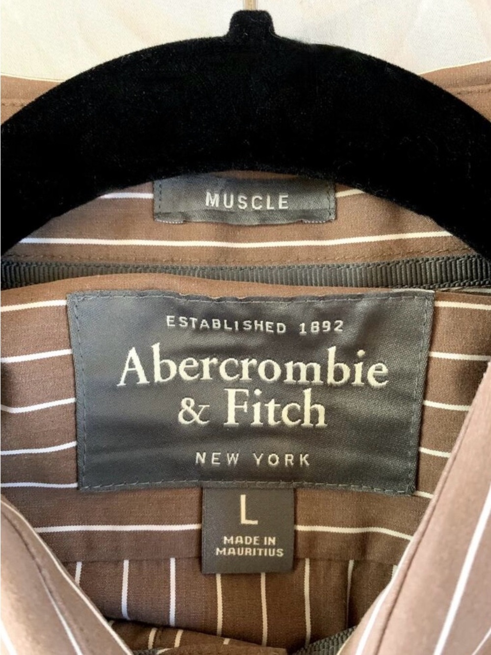 Abercrombie & Fitch Muscle Fit
Button Down Shirt Brown/White
Stripe (Large) - Picture 6 of 6